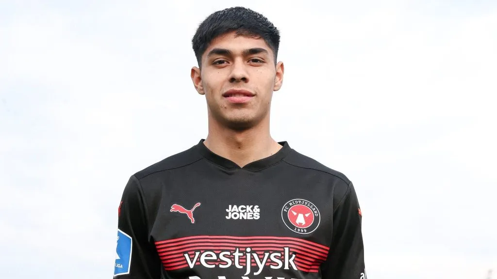 Darío Osorio con la camiseta del FC Midtjylland de Dinamarca. (Foto: FC Midtjylland).