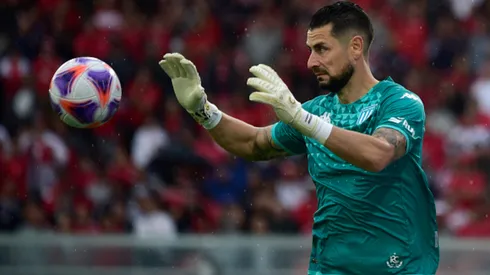 Gabriel Arias no pudo hacer nada para evitar los penales de Boca Juniors que eliminaron a Racing de Copa Libertadores.