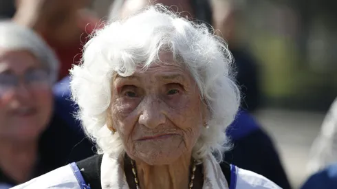 Así se puede acceder al Bono Cuidadora Adulto Mayor.