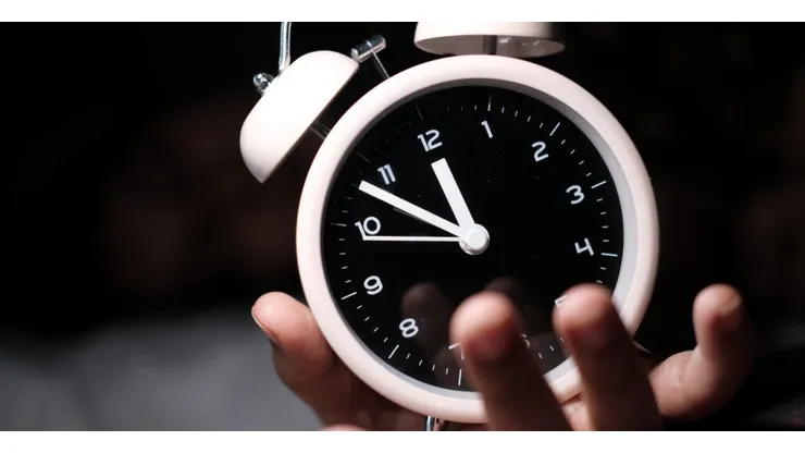 Las mejores recomendaciones para afrontar el cambio de hora en Chile.