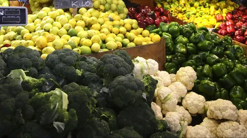 ¿Cuáles son los alimentos que suben y bajan de precio estos meses?