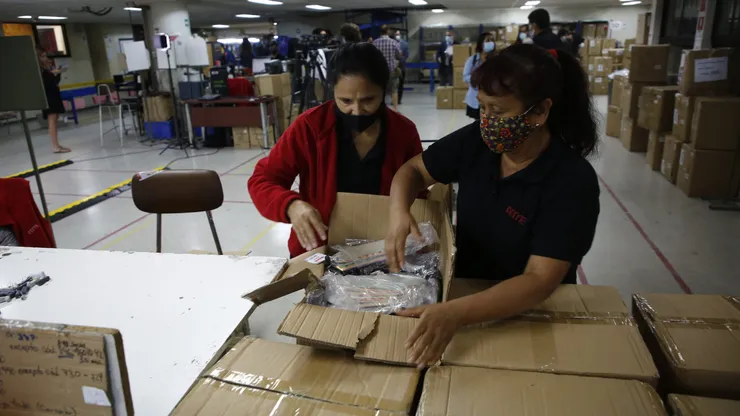 Consulta con tu RUT si recibes el pago anual del Bono Mujer Trabajadora.