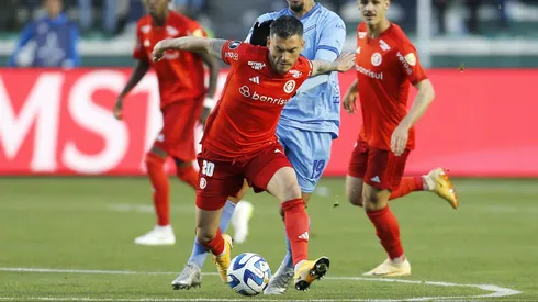 Charles Aránguiz regresó al Inter de Porto Alegre tras una larga lesión y se transformó en figura.