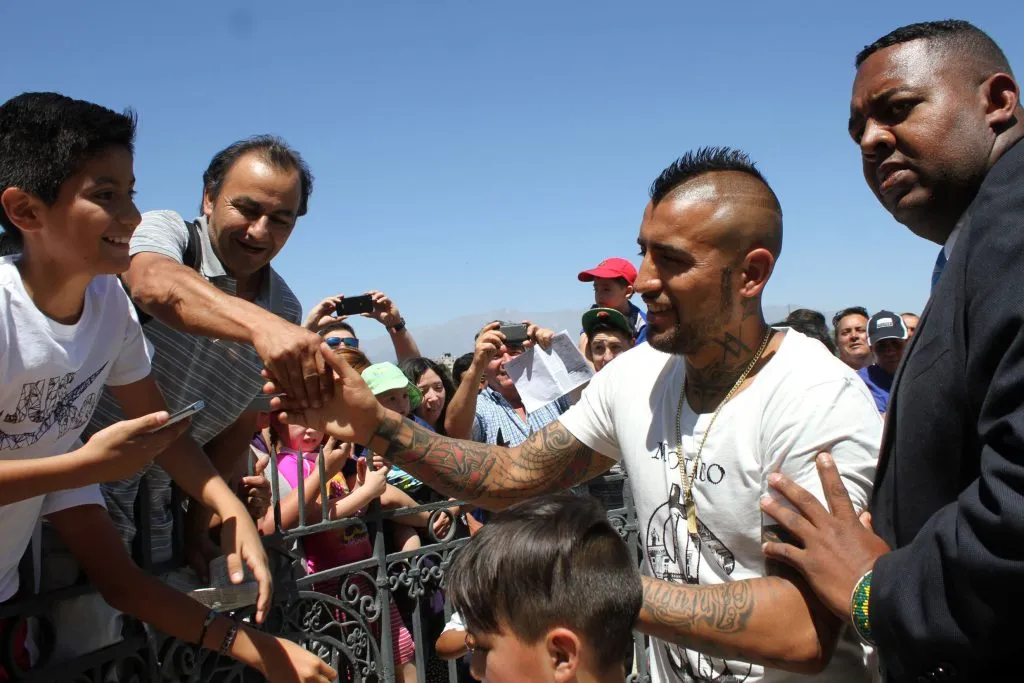 Arturo Vidal en una de las jornadas de carreras en el Club Hípico. (Juan Vergara/Photosport