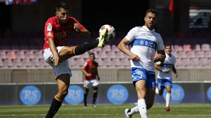 Unión Española recibe a Universidad Católica en el Estadio Santa Laura.