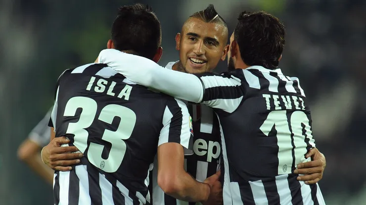 El debut de Carlos Tevez como DT de Independiente motivó un recuerdo a la Juventus, donde compartió con dos chilenos.