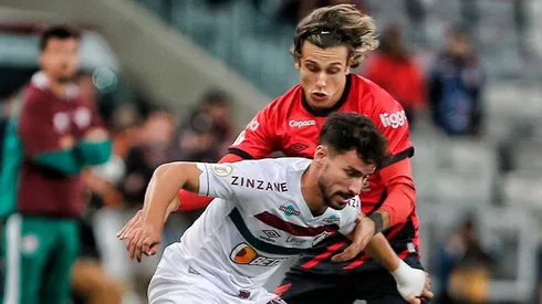 Arturo Vidal fue titular en el empate del Paranaense ante Fluminense.