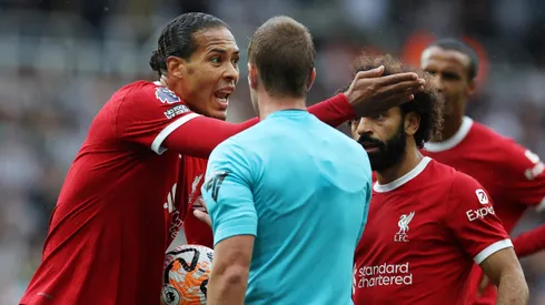 El defensa neerlandés se fue expulsado por una falta como último hombre.