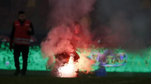 El partido entre la UC y Ñublense se vio interrumpido gracias a a acción de los "delincuentes disfrazados de hinchas".