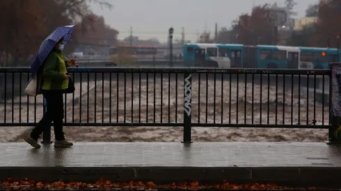 Río Mapocho presenta aumento en su caudal debido a las lluvias (junio 2023)