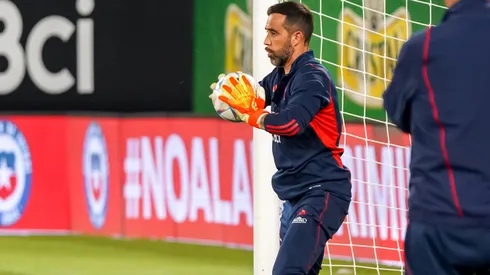 El arquero del Betis seguirá alejado de la Selección Chilena.