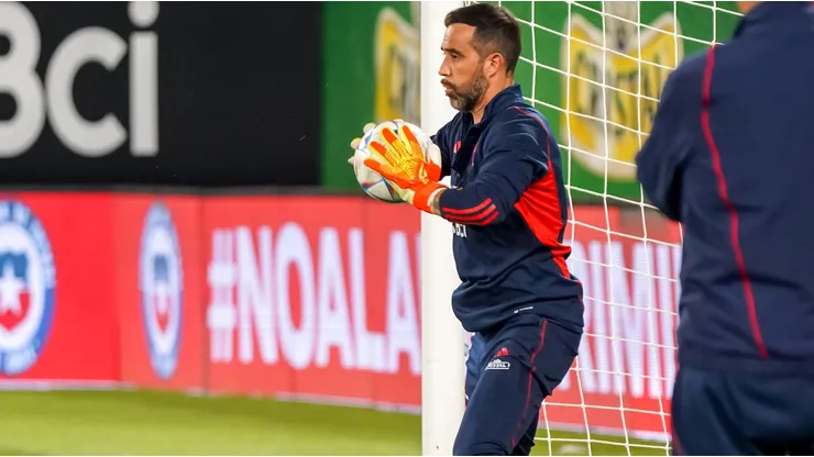 El arquero del Betis seguirá alejado de la Selección Chilena.