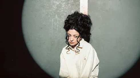 Mon Laferte lanza nuevo sencillo.