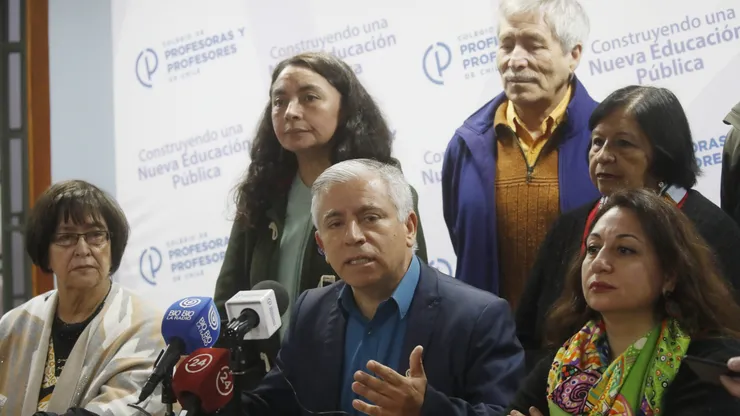 Colegio de Profesores anuncia paro indefinido.