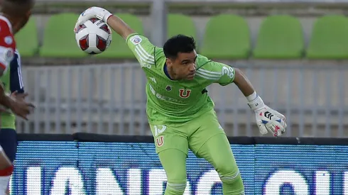 Cristopher Toselli se adueña del arco de la U ante La Calera.