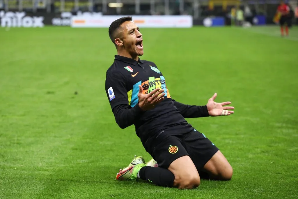 Pese a las pocas oportunidades, Alexis igual pudo anotar nueve goles con Inzagui como DT del Inter. | Foto: Getty Images.