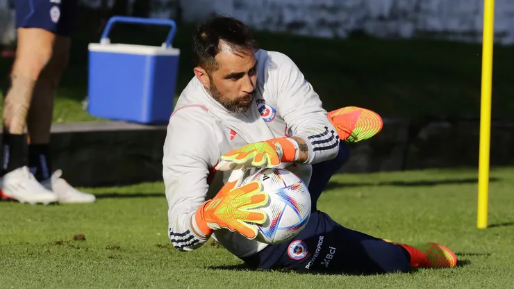 Leo Burgueño se la juega: Bravo no estará con La Roja en Eliminatorias
