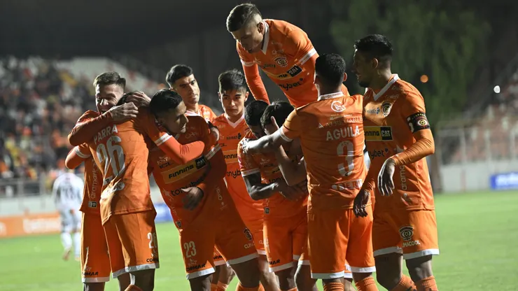 Cobreloa celebró un triunfazo ante Cobresal y ahora chocará con Colo Colo.