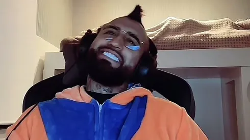 Arturo Vidal se divierte en Twitch.