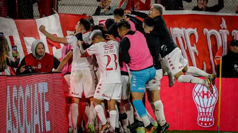Huracán celebra el segundo gol en la victoria ante Banfield. El Globo tiene tres chilenos en el plantel.