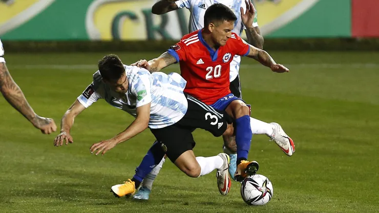 Charles Aránguiz ha brillado en el Inter de Porto Alegre desde su regreso a las canchas y la selección chilena mira atenta.
