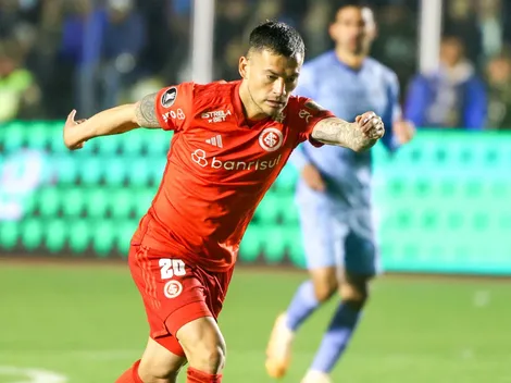 Árbitro que dirigirá a Chile choca con Aránguiz y casi deja la grande