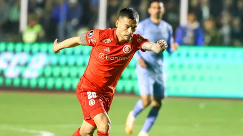 Charles Aránguiz vivió un particular momento en Bolívar.