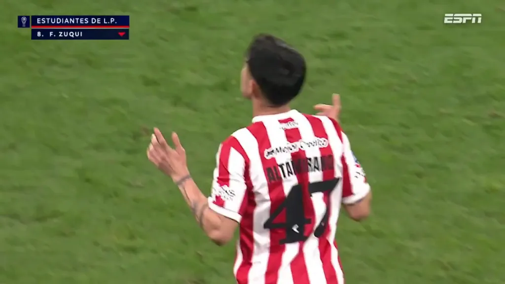 Así entró al campo de juego Javier Altamirano en Estudiantes. (Captura ESPN).