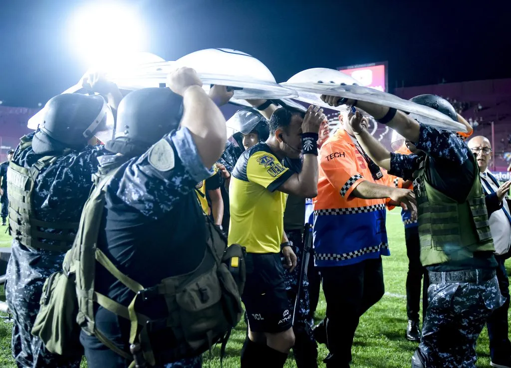 Así se fue de la cancha Darío Herrera en el duelo entre Lanús y River Plate que ganó la Banda Sangre por 2-0 a los granates el 4 de marzo de 2023. (Marcelo Endelli/Getty Images).