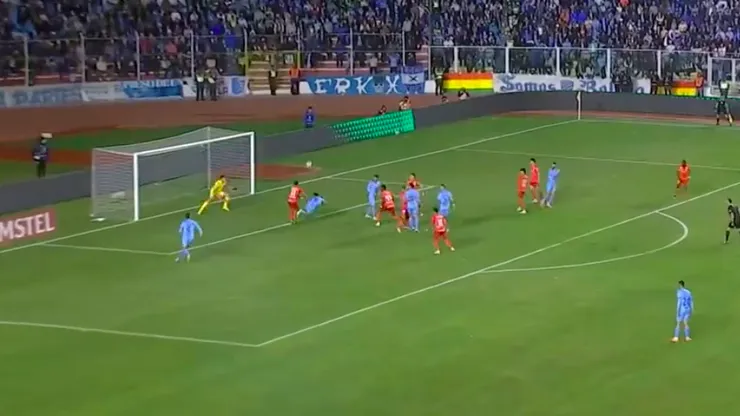 Ronnie Fernández tuvo el gol del empate en su cabeza, pero envió el balón al travesaño y Bolívar cayó con Inter de Porto Alegre en Copa Libertadores.