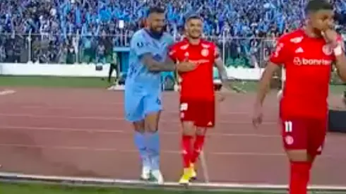 Ronnie Fernández y Charles Aránguiz compartieron antes del partido por Copa Libertadores.