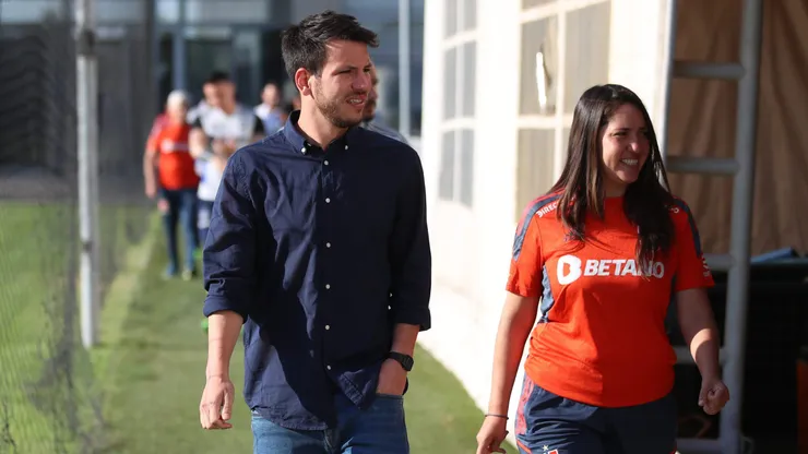 Manuel Mayo toma el teléfono para disculparse.