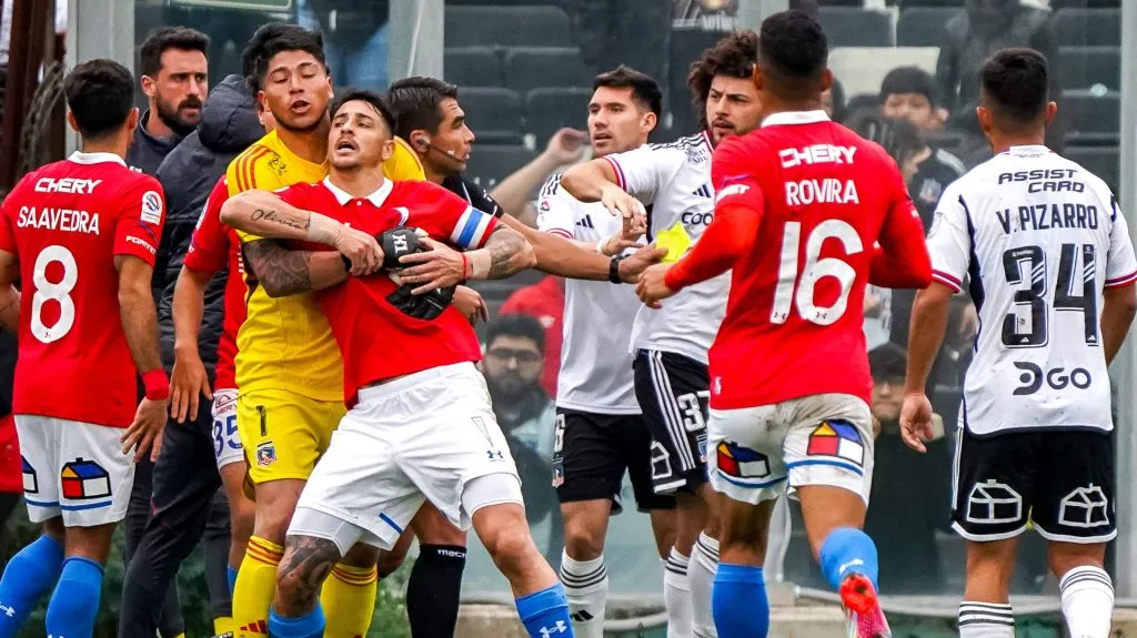 Maximiliano Falcón se cansó de recibir tarjetas amarillas por todo y lanzó un duro reclamo. Jean Beausejour criticó sus quejas. Foto: Guille Salazar, RedGol.