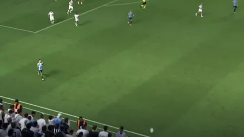 El plantel de Gremio creyó que el balón había salido de la cancha, lo que el Santos aprovechó para meter una contra letal y quedarse con tres puntos de oro.