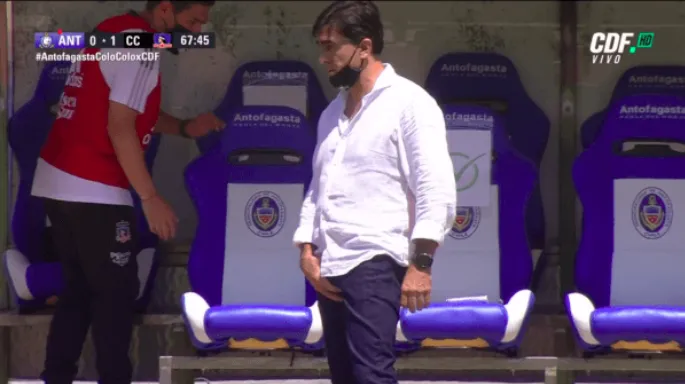 El momento de Gustavo Quinteros y una conducta por la que después se declaró avergonzado. (Captura CDF).