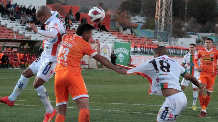Los mineros tuvieron un duro partido en El Salvador.