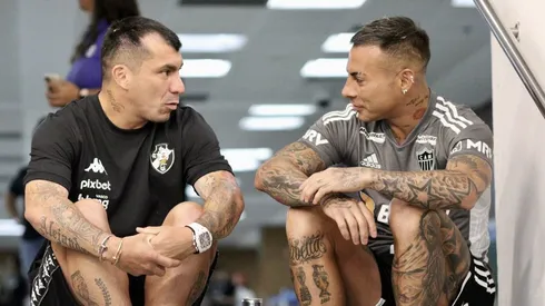 Los seleccionados chilenos se encontraron en la previa del duelo entre el vasco da Gama y el Atletico Mineiro.