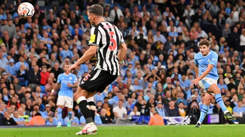 Álvarez anotó un golazo para el 1-0 del City.