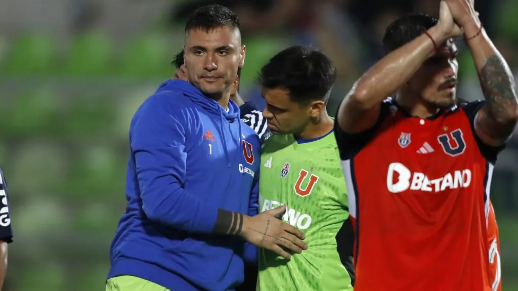 Cristopher Toselli le quitó la titularidad a Cristóbal Campos, pero ni así la U logró romper su mala racha. Foto: Photosport.