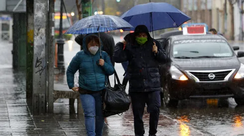 ¿En qué horarios lloverá más fuerte en Santiago? Este es el pronóstico.