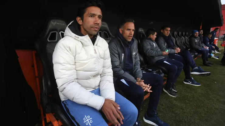 El entrenador de la UC, Nicolás Núñez, junto a su ayudante técnico Nilo Carretero.