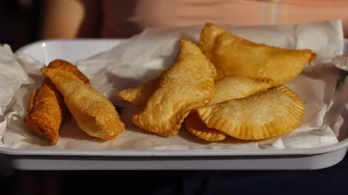 Comidas típicas chilenas: Empanadas fritas.