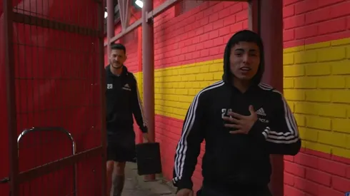 Jordhy Thompson arribando con romanticismo al Santa Laura