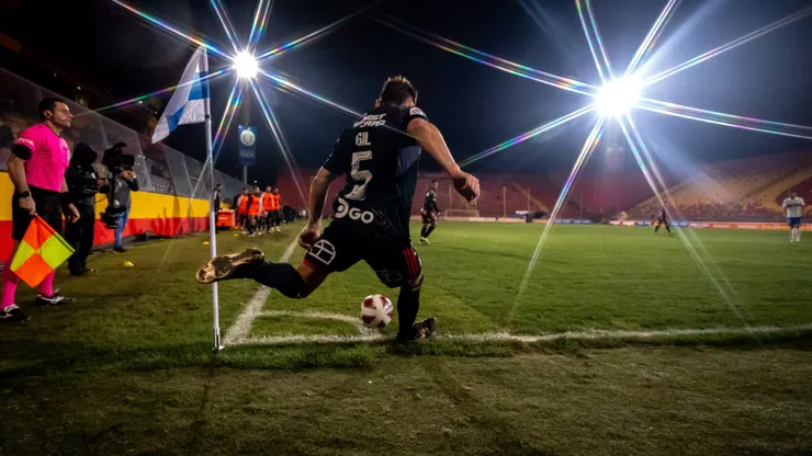 Colo Colo lo pasó mal en el Santa Laura por el estado de la cancha