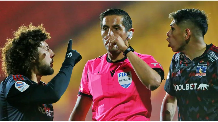 Gilabert no vio un claro penal a favor de Colo Colo.