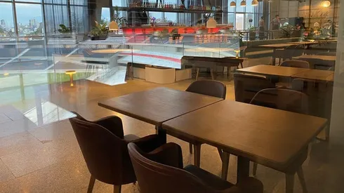River tiene estadio con restaurante: vista directa a la cancha.