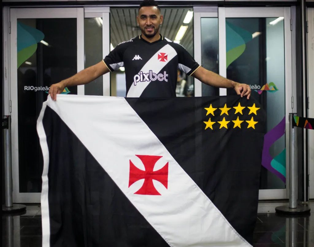 Dimitri Payet llegó muy temprano a Brasil este 16 de agosto. (Daniel Ramalho/Vasco da Gama).