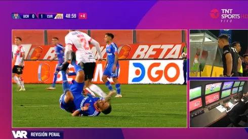 La polémica jugada que fue revisada por el árbitro.