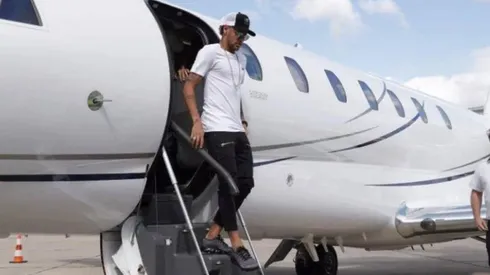 Avión privado, el menor de los lujos de Neymar en Arabia.