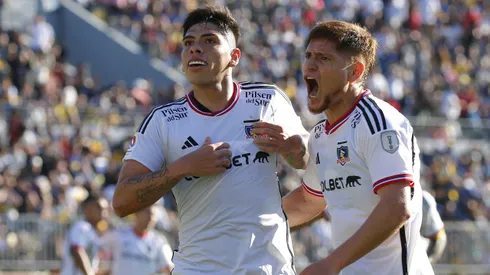 Carlos Palacios celebra el gol que le anotó a Everton en el triunfo ante Colo Colo. A su lado, Leonardo Gil también festeja.
